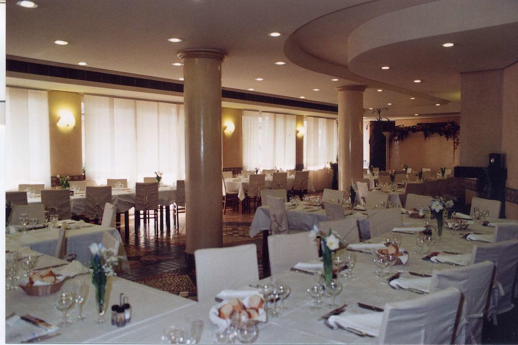 Locanda Sant'Ambrogio Cislago ภายนอก รูปภาพ